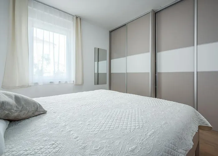 Sofia House With Apartamento Umag