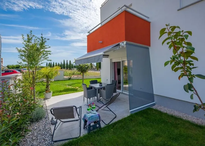 Sofia House With Apartamento