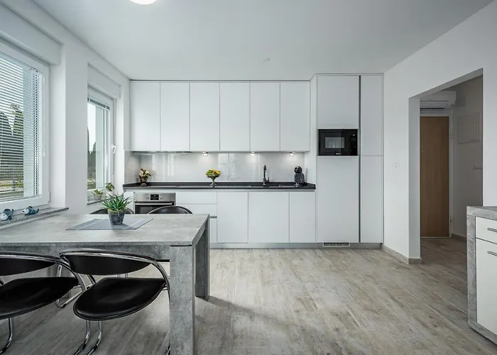 Sofia House With Apartamento