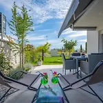 Sofia House With Lejlighed